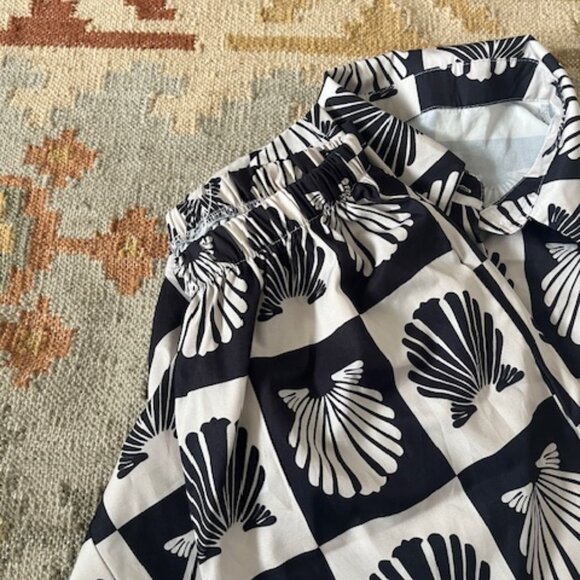 Satin Shell Print Wide Leg Set - Picture 4 of 5